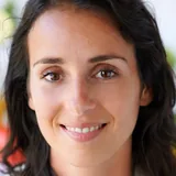 Camille Rivoire, Diététicienne diplômée d'État, ancienne responsable de bar à jus